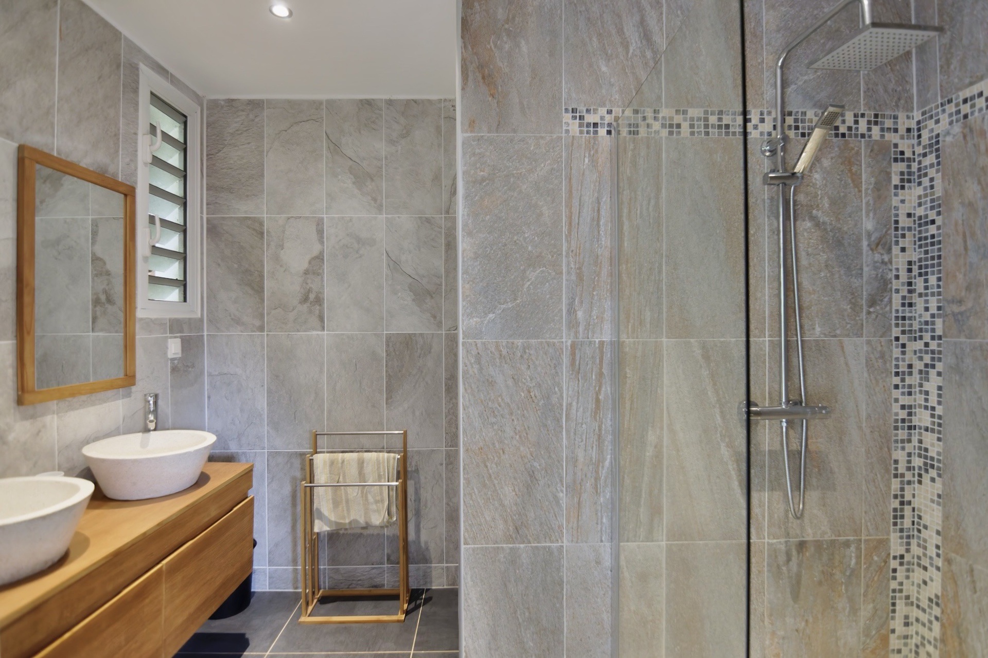Salle de bain — pierre naturelle & double vasque