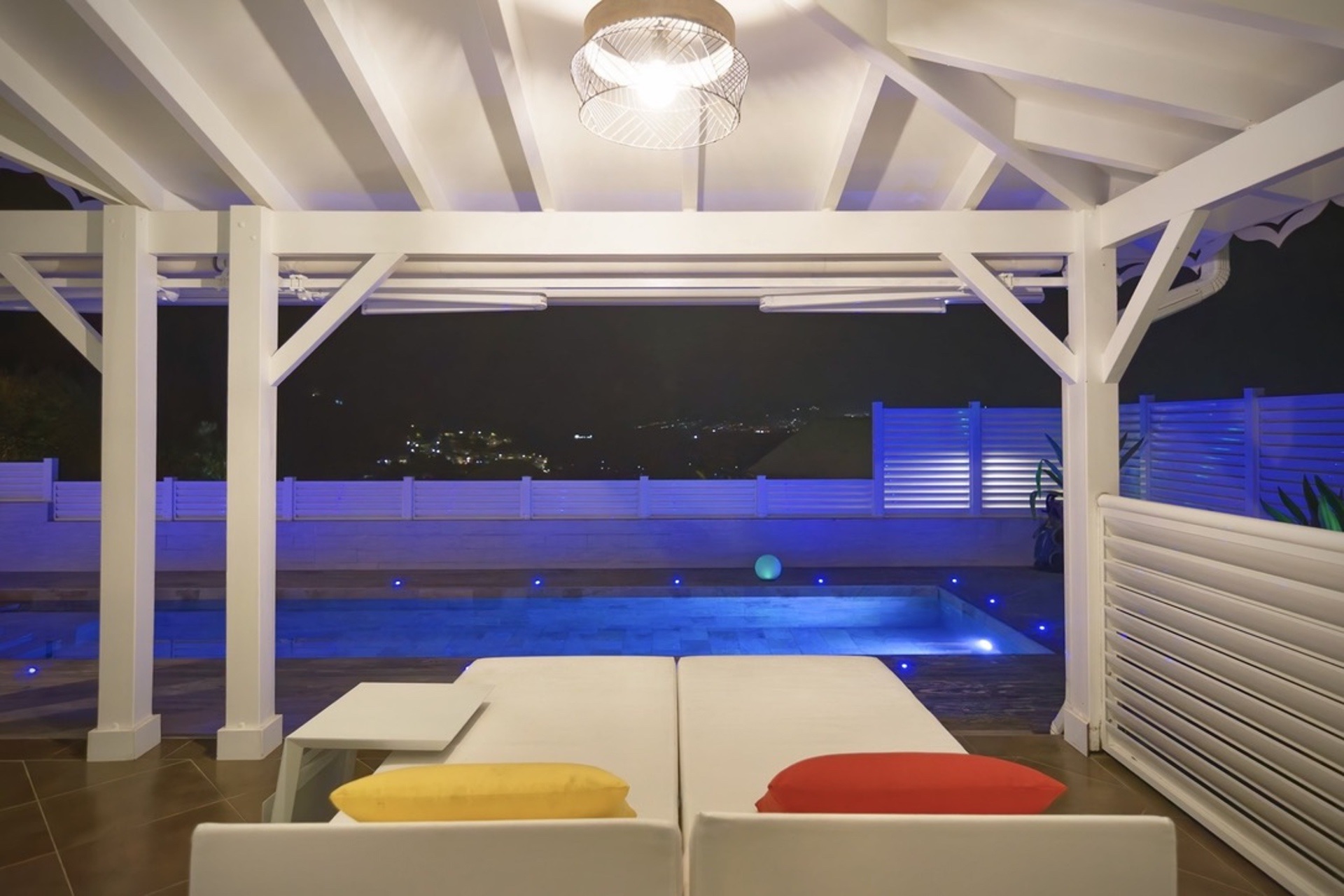 Pergola & transats — ambiance nocturne